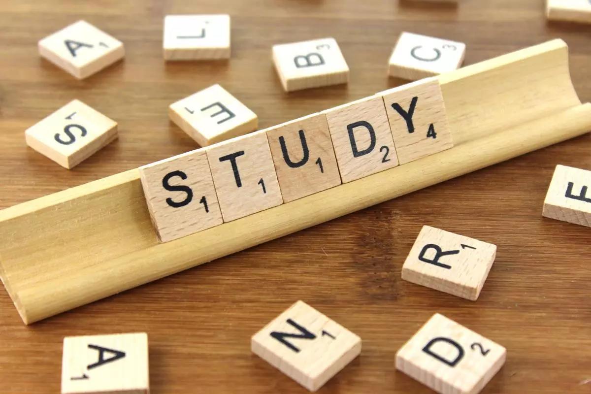 Studiare per il test HSK richiede lezioni serali e uno esercizio quotidiano.