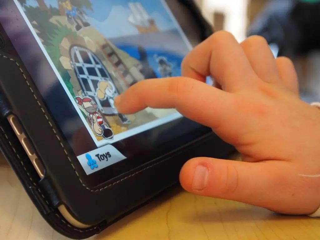 Il telefono nelle mani dei bambini? Non bisogna mai esagerare e imporre tempistiche di utilizzo rigorose!