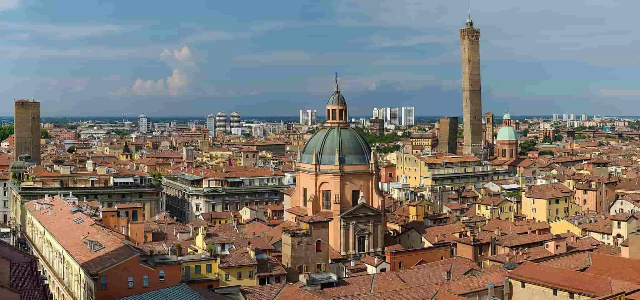Bologna è una città ricca di opportunità per chi vuole imparare il cinese tramite le scuole e l'università, con le associazioni o le scuole di lingua private oppure grazie a un insegnante di cinese a domicilio tramite Superprof.