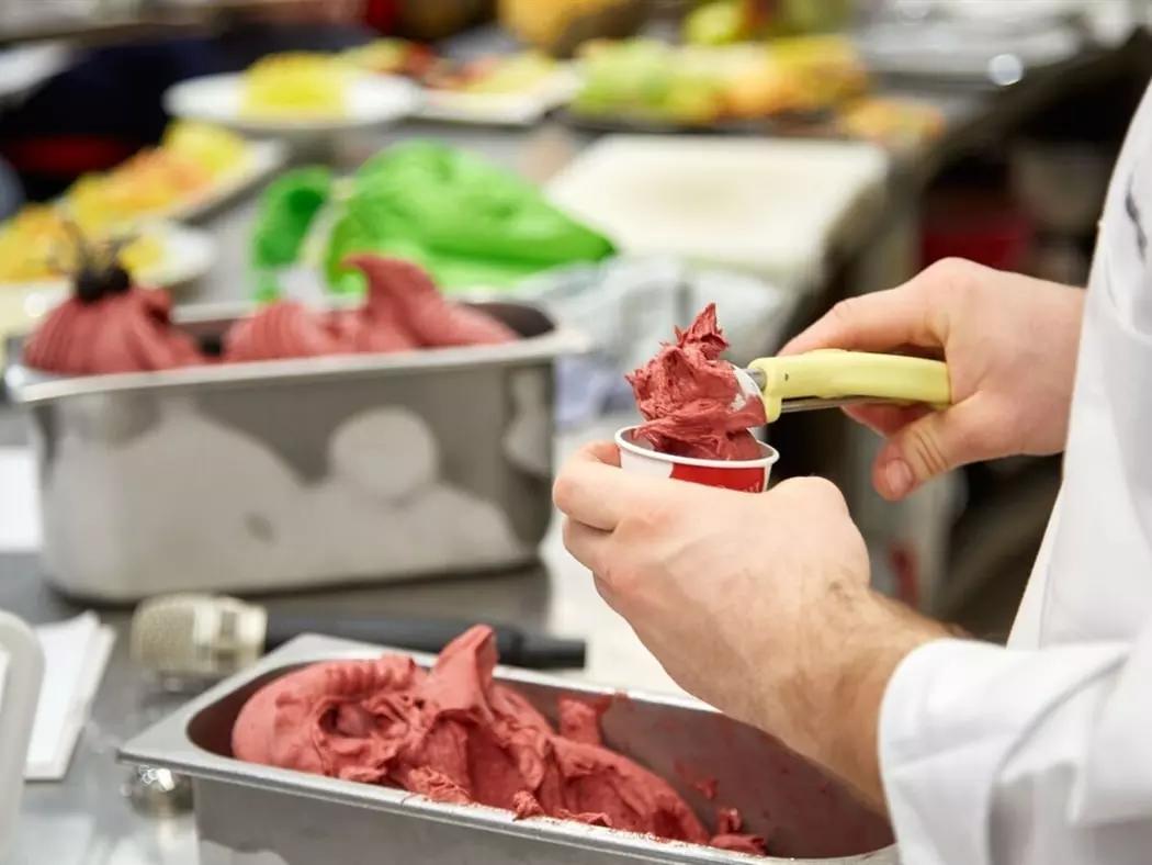 I corsi di cucina possono anche essere tematici, come quelli di pasticceria.