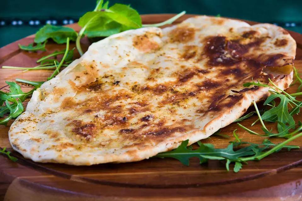 Tutti gli ingredienti disponibili sul nostro territorio possono essere adatti a decorare una pizza!