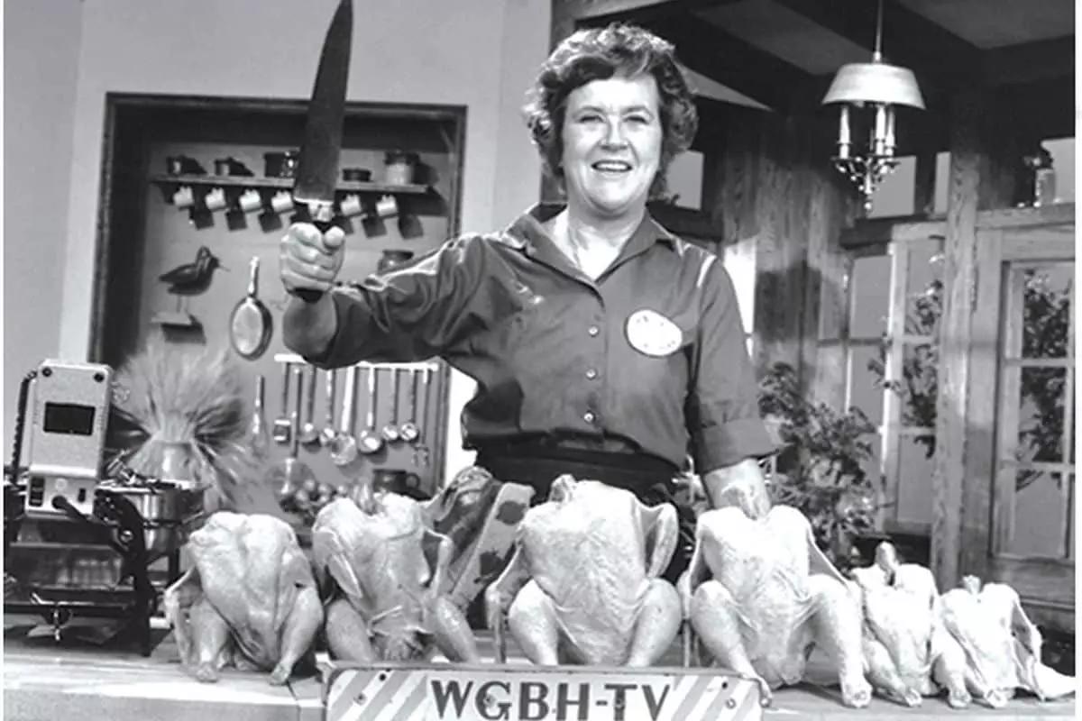 Con ricettari e un programma televisivo Julia Child ha tenuto lezioni di cucina francese per Americani.