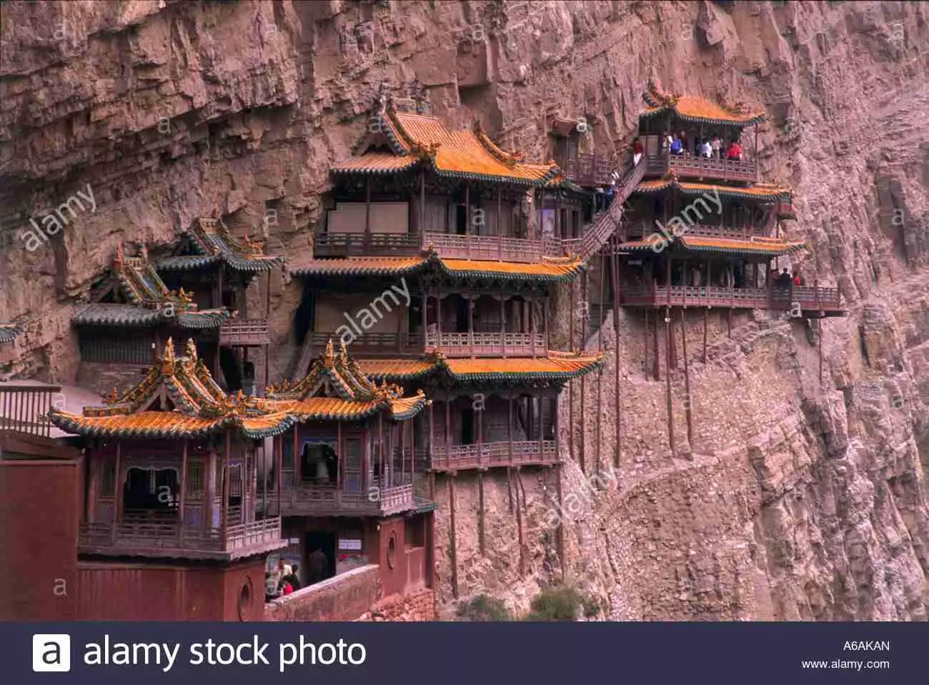 Certo, se ha retto per secoli, perché dovrebbe cadere proprio sotto il tuo peso?