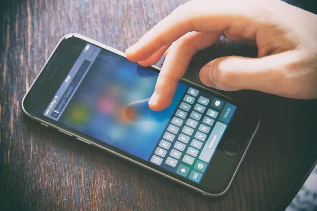 Smartphone e tablet possono essere validissimi alleati per imparare il giapponese e anche per esercitarsi con la scrittura, non semplicissima per noi occidentali.