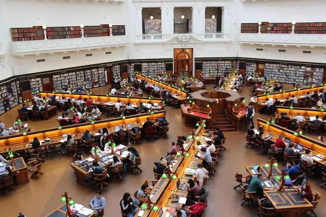 Imparare giapponese all'università è il primo passo verso una carriera in Giappone.