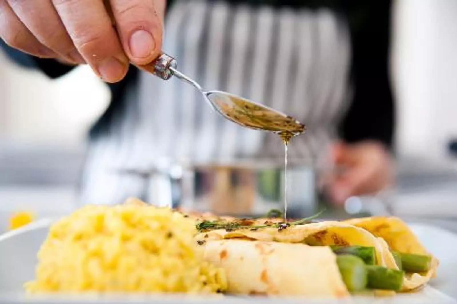 Un corso di cucina fai da te può essere il punto di partenza per imparare a cucinare.