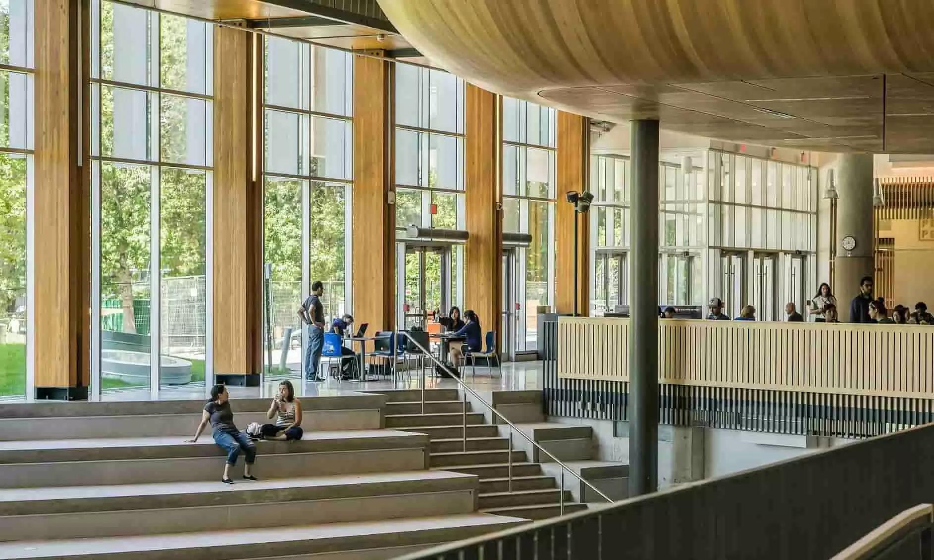 Ci sono diverse università dove puoi seguire un corso di laurea in lingue.