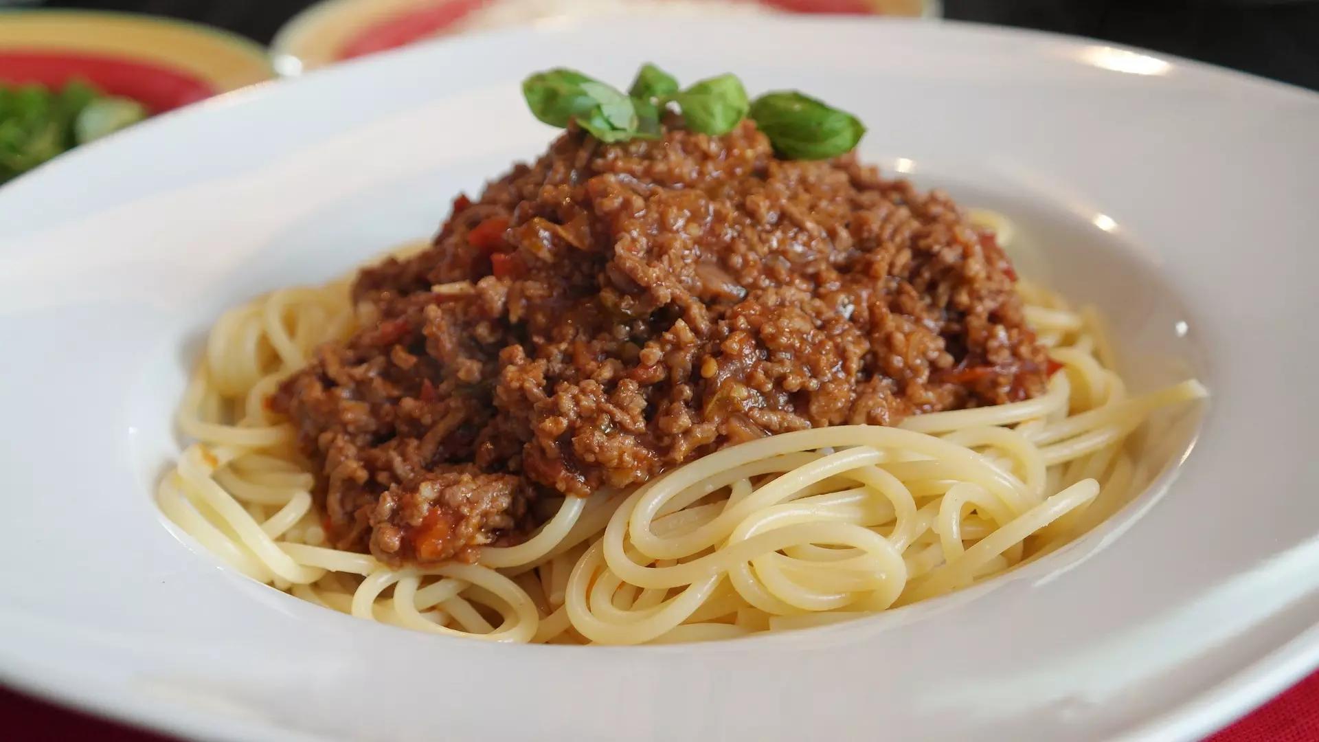 Pasta all'uovo, ragù di carne, tirelle, ecc... tante sono le specialità emiliane!