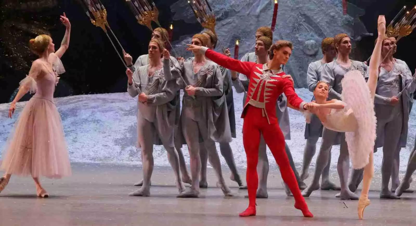 La musica del compositore russo fa da sfondo ad una storia per bambini, ma non solo.