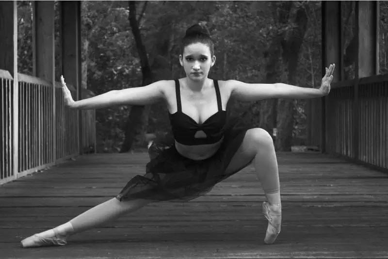 Gli esercizi dei corsi di danza daranno più elasticità alle vostre articolazioni. 
