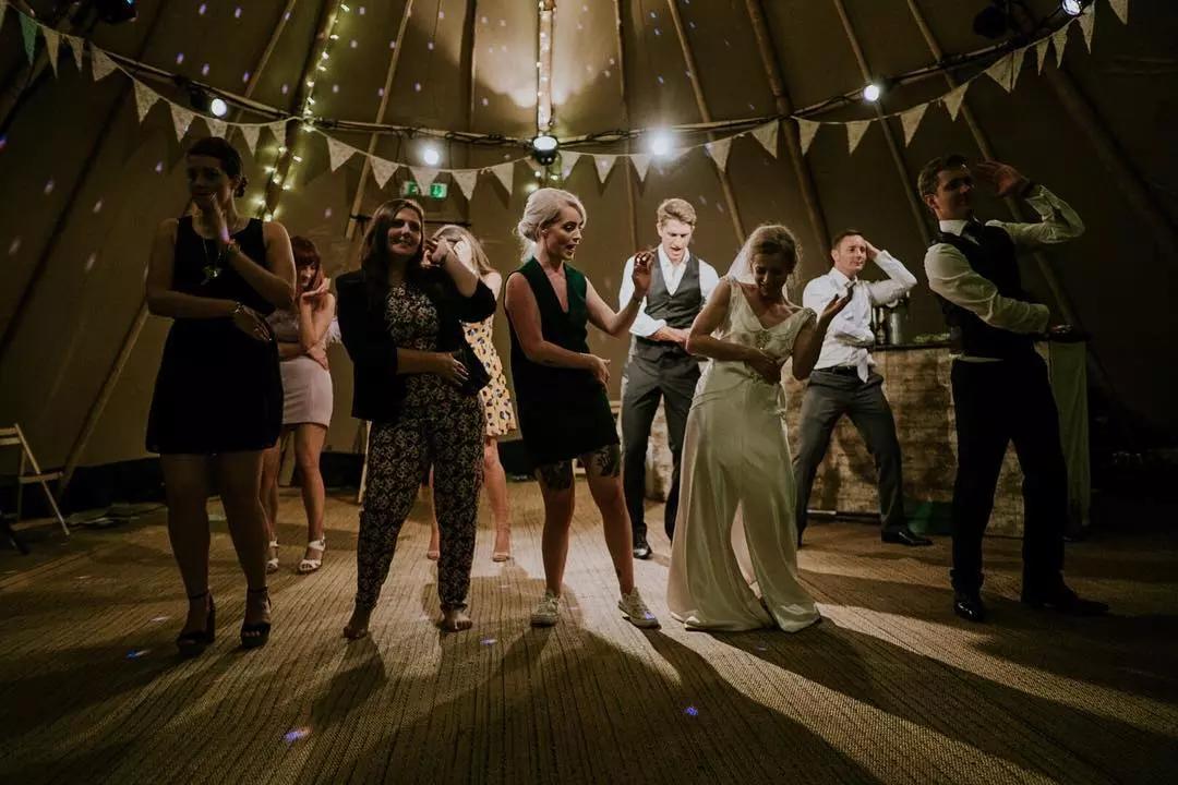 Un insegnante di danza specializzato trova più allievi. 