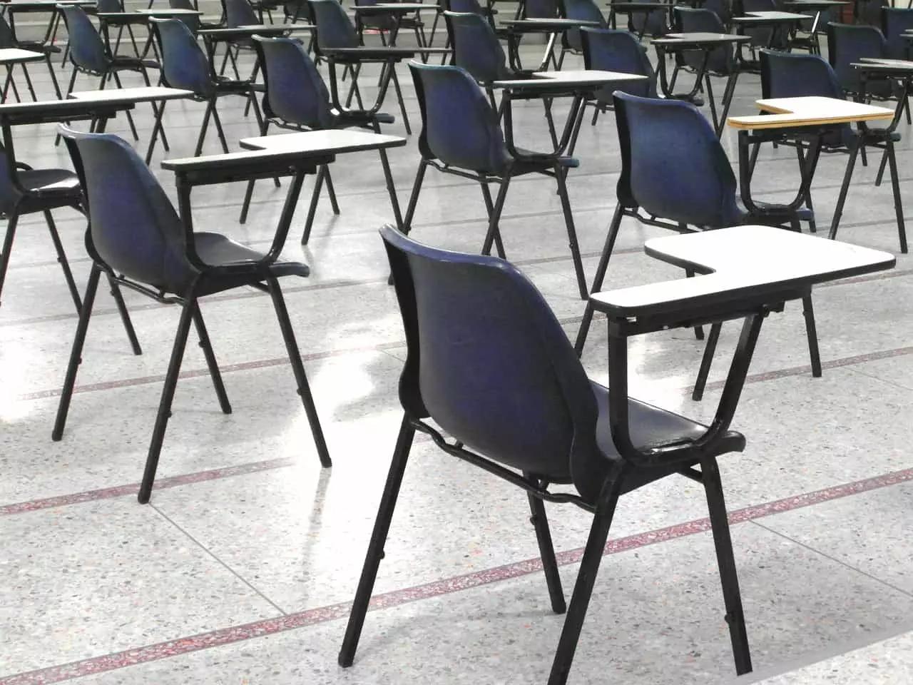 La danza entra recentemente nella scuola italiana con l'istituzione dei licei coreutici.