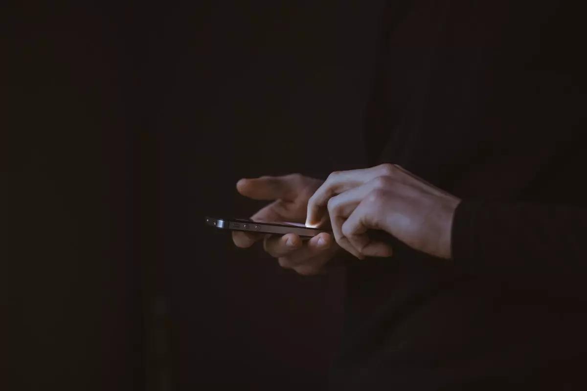 Anche le app disponibili sui nostri device mobili possono essere utilissimi per fare progressi in lingua araba.