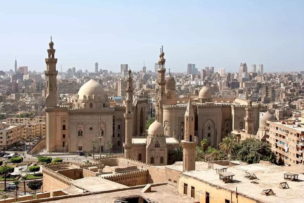 La rete ti dà la possibilità di prendere lezioni di arabo gratis tramite video e podcast, siti web e app dedicati alle lingue ma per avere un approccio completo e culturale la cosa migliore è rivolgersi a un insegnante di arabo a domicilio.