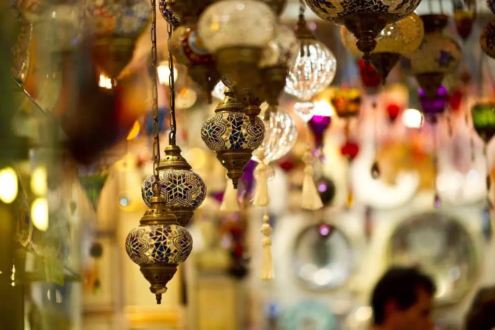 Bisogna sempre sapere come essere compresi in Iran, a Dubai o in Turchia. È il potere delle lingue!