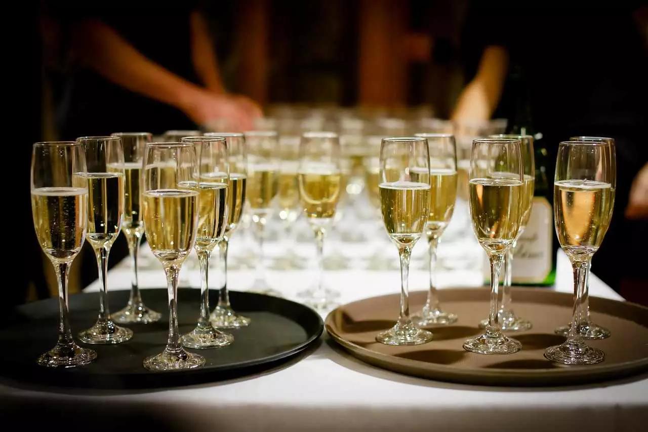 Nella religione islamica il consumo di alcol, tuttavia, è formalmente vietato.