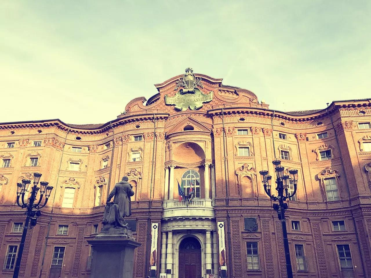 A Torino troverete numerose scuole e associazioni di danza!