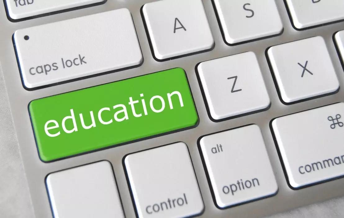 Puoi risparmiare molto scegliendo di seguire un corso di arabo online.