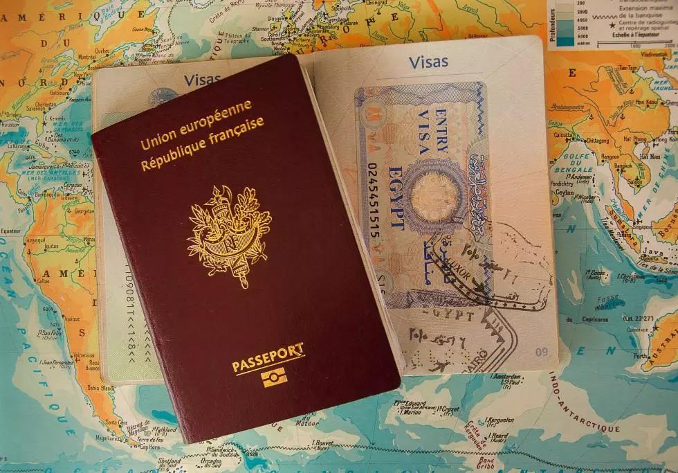 La permanenza in Egitto prevede il pagamento tra $ 25 e $ 60 per ottenere un visto sul passaporto: questo ovviamente rende il viaggio più costoso!
