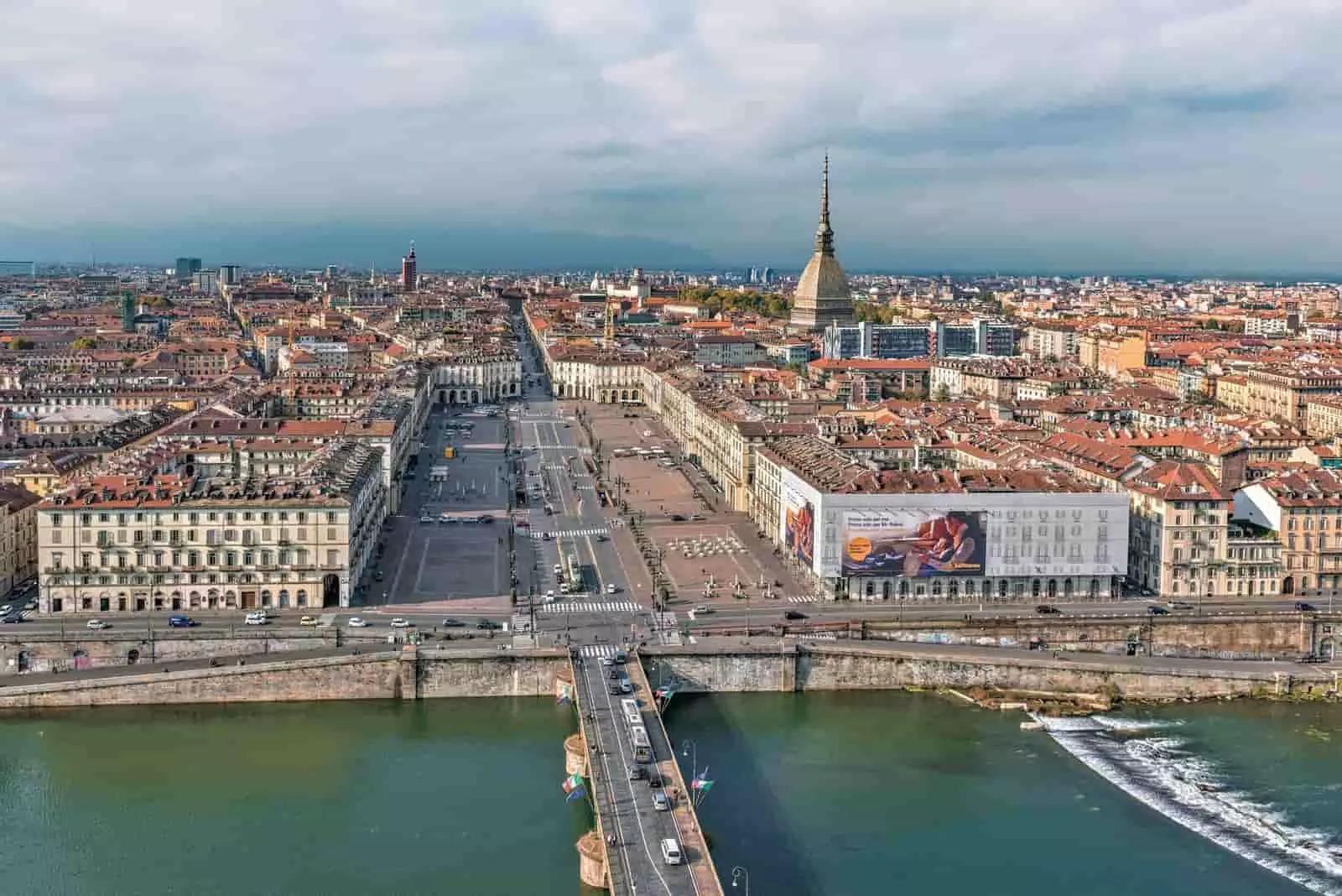 A Torino trovi lezioni di arabo presso le tante associazioni di quartiere, con le fondazioni, i centri culturali e le scuole di lingua, ma se vuoi un percorso personalizzato contatta un insegnante di arabo a domicilio.