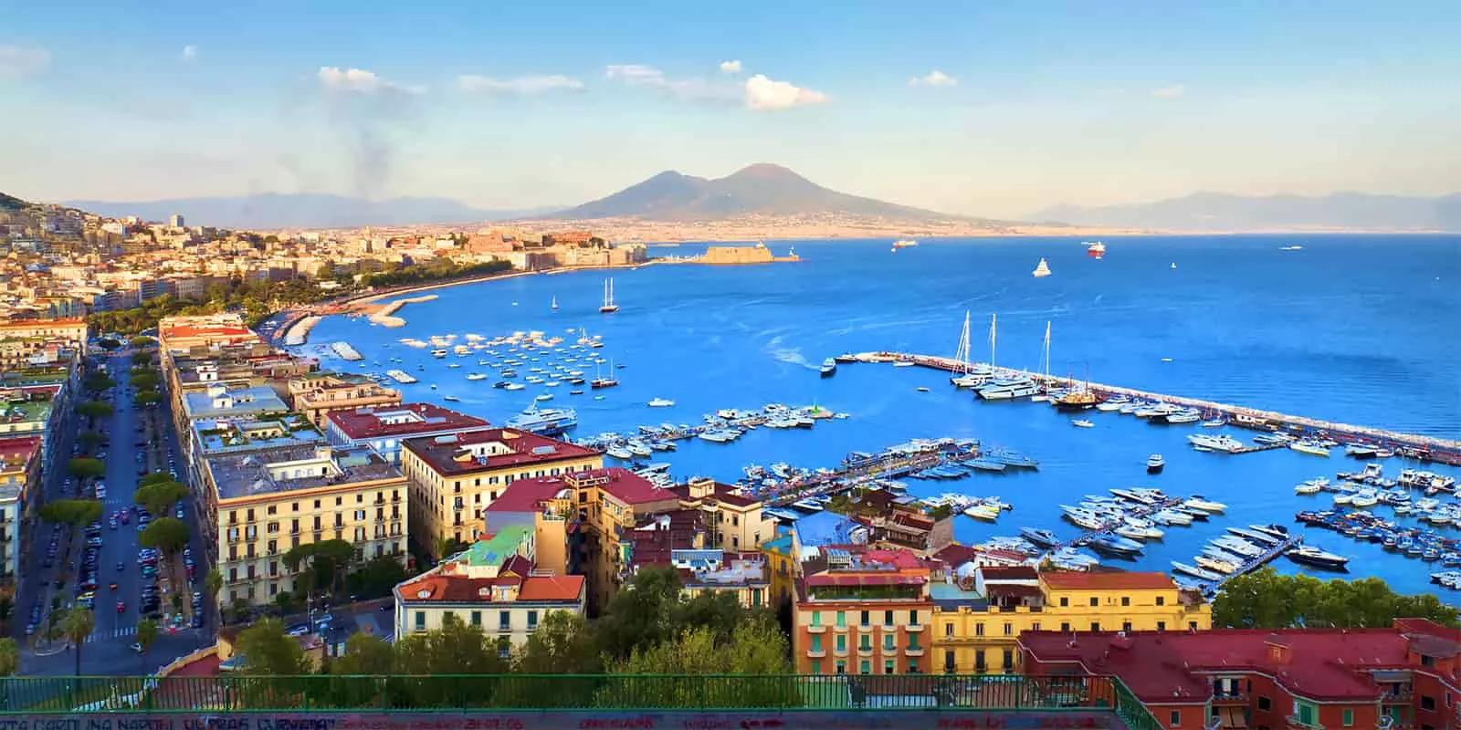 Con il sole e il mare di Napoli si è più motivati a imparare l'arabo.