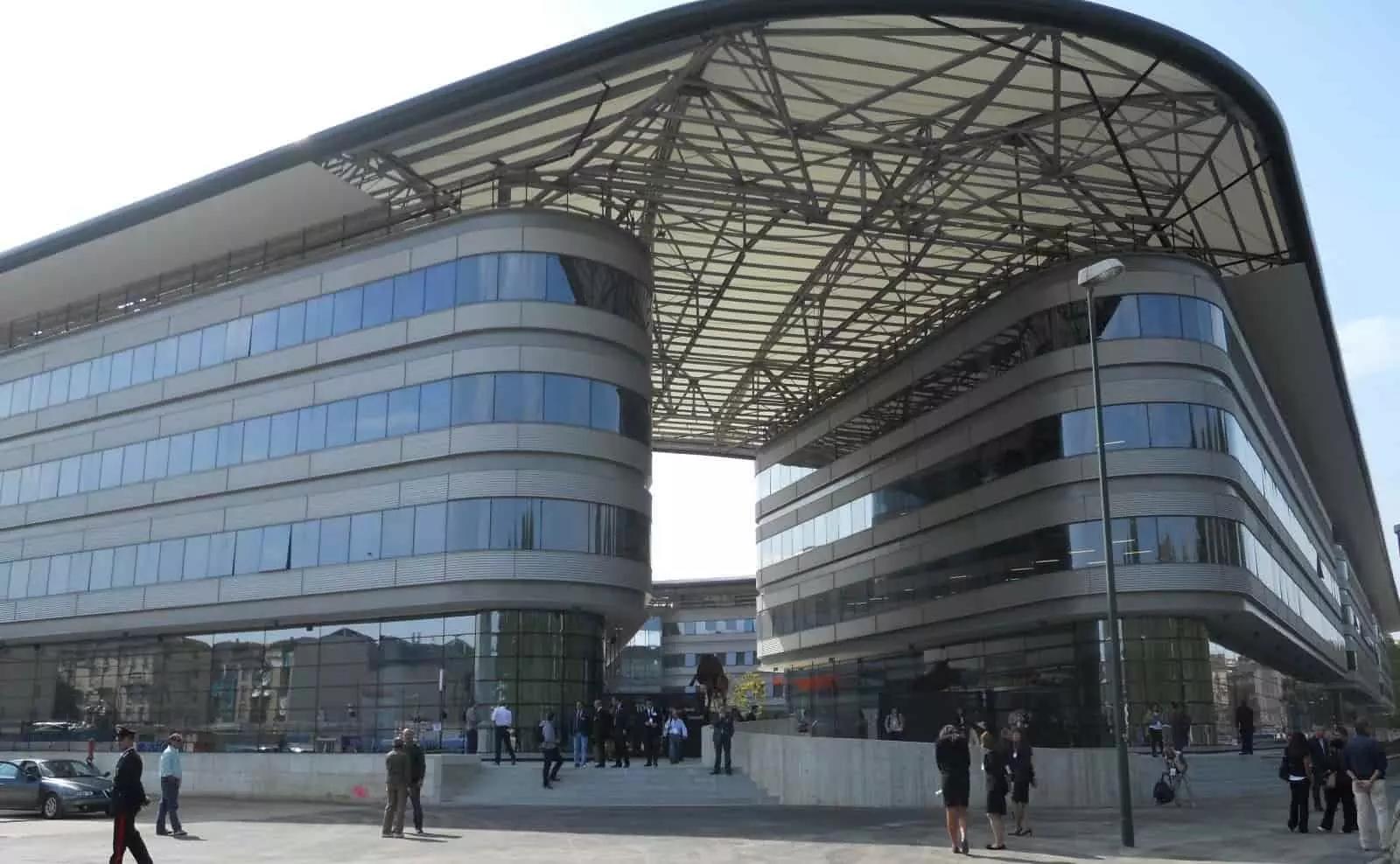 Con un corso di arabo universitario impari a usare questa lingua per motivi professionali.