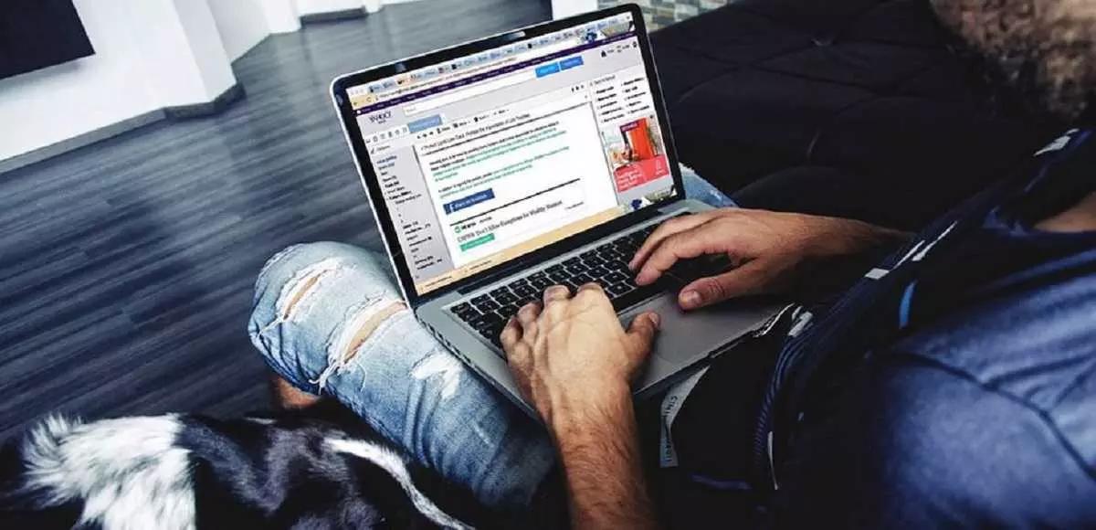 Basta una webcam, un pc e una connessione internet; oltre alla buona volontà, ovviamente!