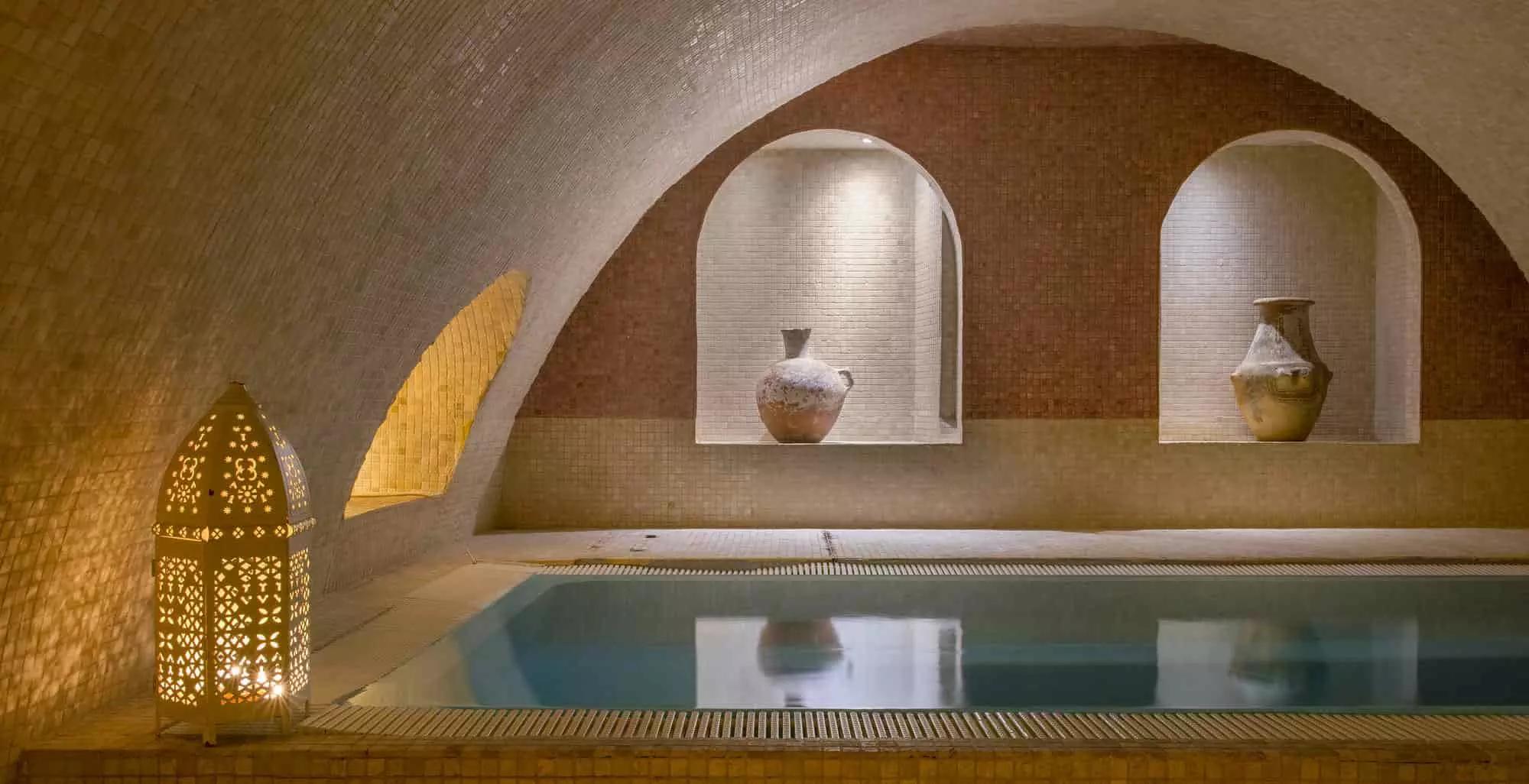 Alcuni centri culturali di Torino offrono hammam e cucina mediorientale oltre ai corsi di lingua araba.