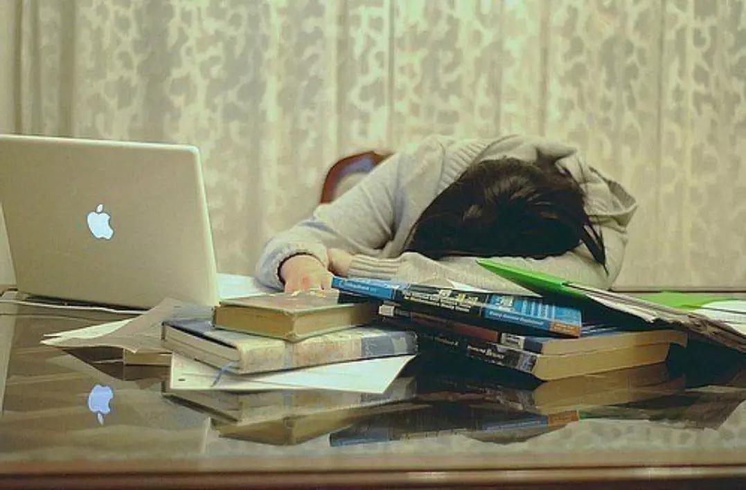 E' meglio studiare per poco tempo con regolarità piuttosto che fare sessioni intensive che ti lasciano senza energie.