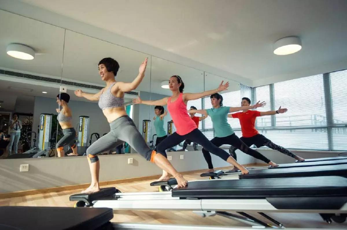 Disciplina a metà tra lo yoga e la ginnastica dolce, il pilates potrebbe fare al caso tuo.