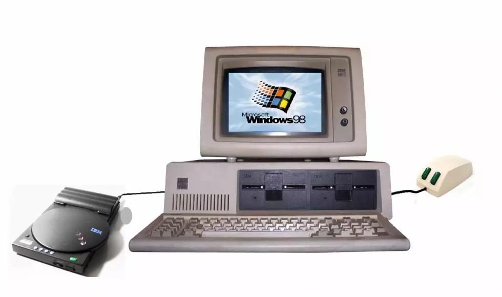 Il sistema IBM, commercializzato nei primi anni '80, è un pioniere della connettività Internet.