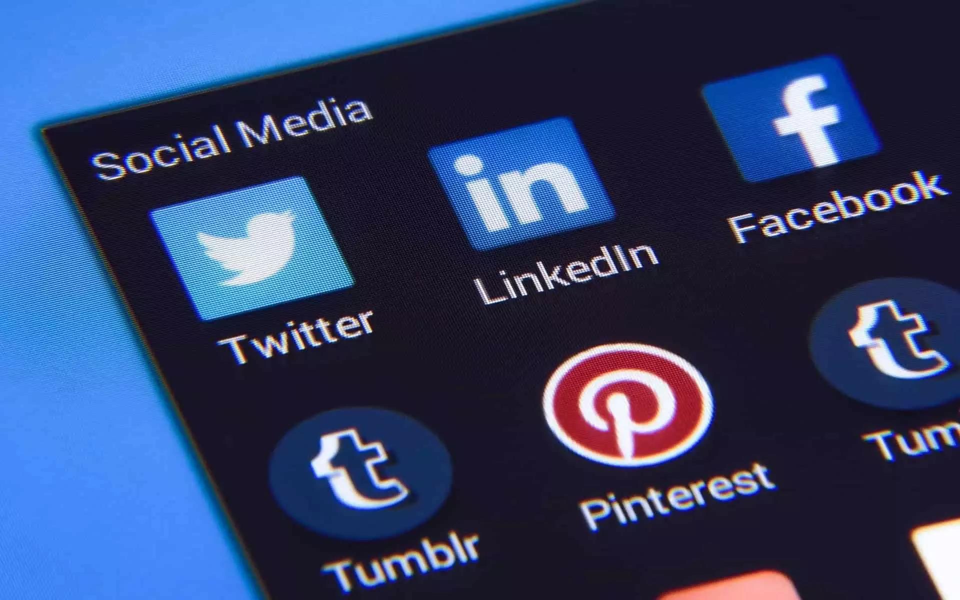 Seguire corsi di informatica ti aiuta a conoscere tutte le funzionalità di un social come LinkedIn che ti aiuta a trovare lavoro in Italia e all'estero.