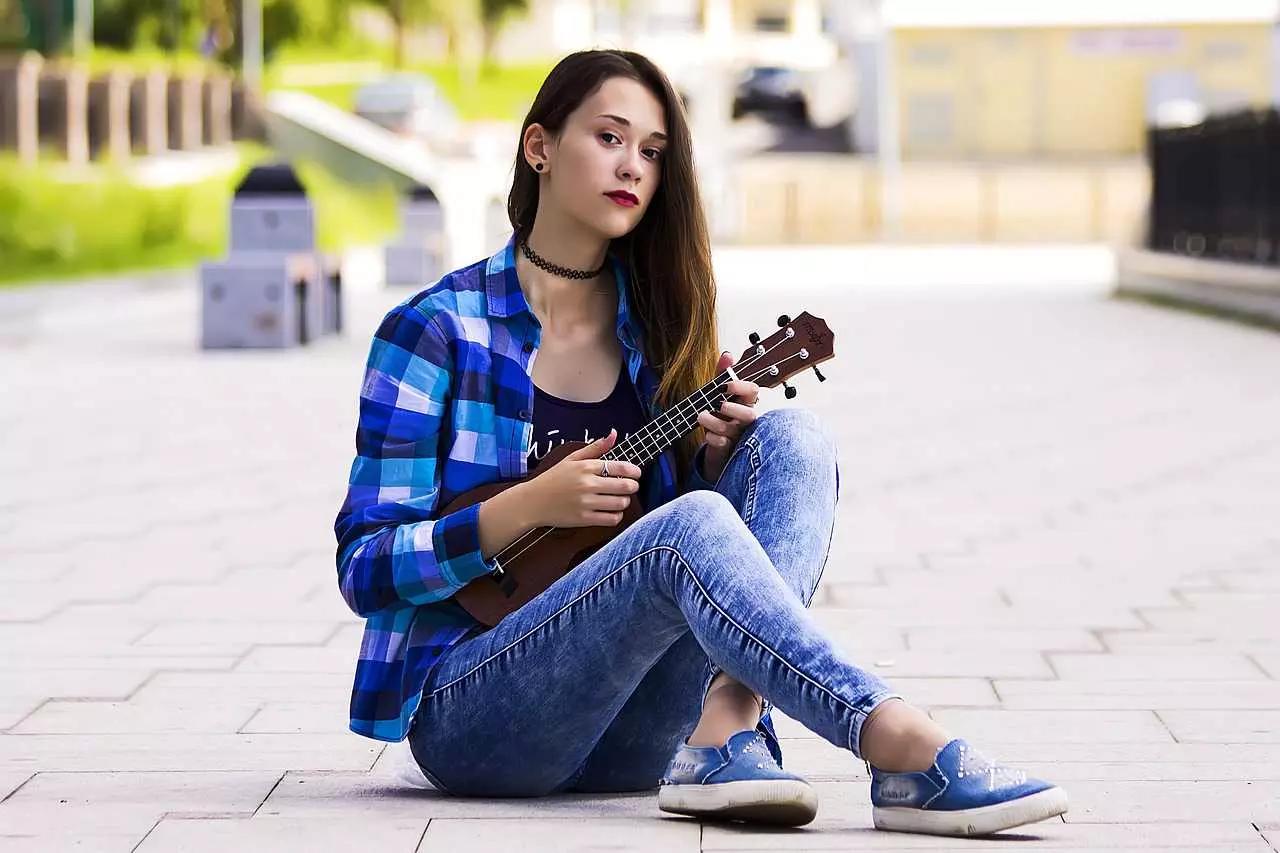 È impensabile imparare a suonare l’ukulele se prima non ne conosci elementi e funzionamento.