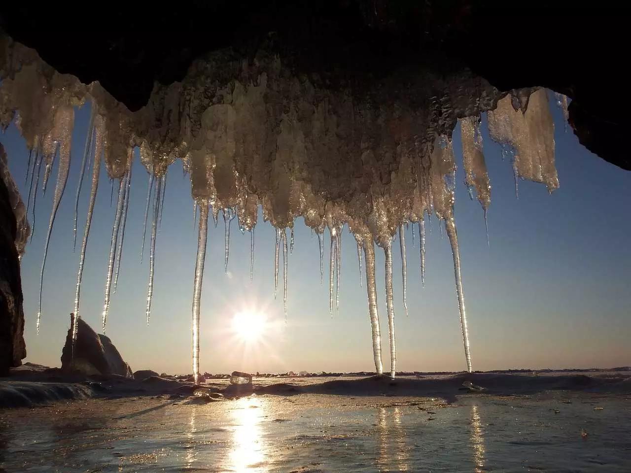 Non a caso, il lago Baikal è meta del pellegrinaggio di migliaia e migliaia di turisti ogni anno. Varrebbe la pena farci un pensierino…