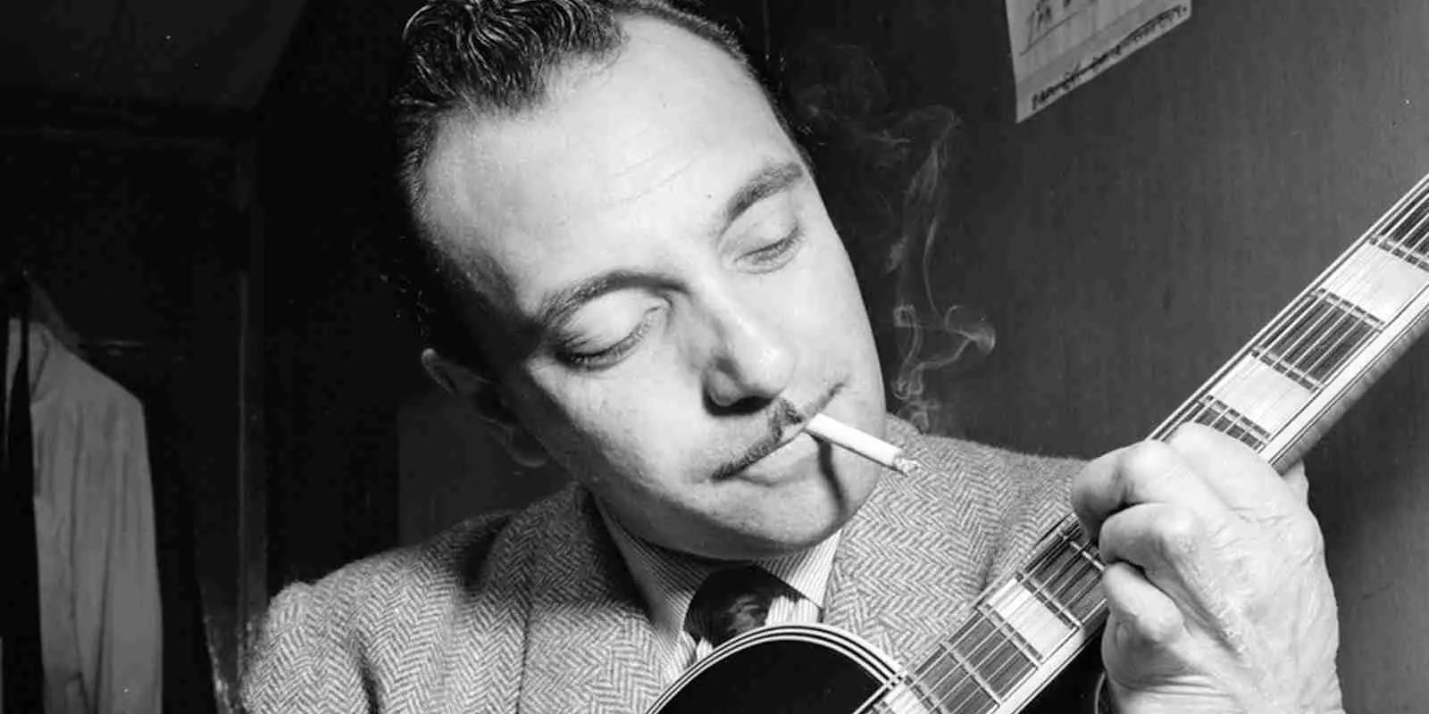 Si tratta di uno dei principali virtuosi della chitarra contemporanei.