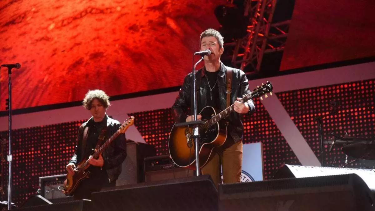 L’elettrica dà senz’altro più motivazione tra i giovani amanti del rock, ma l’acustica non va comunque disdegnata.