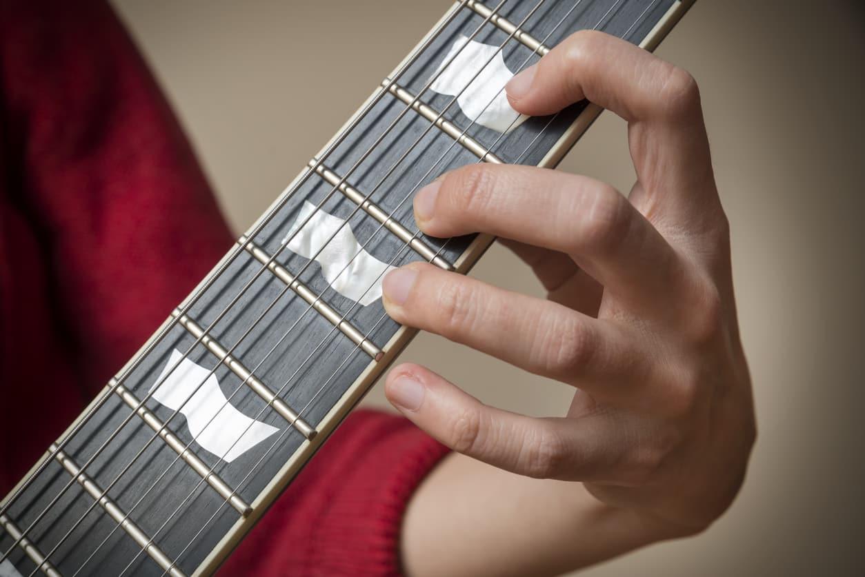 Gli esercizi per chitarra devono essere affrontati con metodo e regolarità, soprattutto se non hai un insegnante che ti segue passo passo.