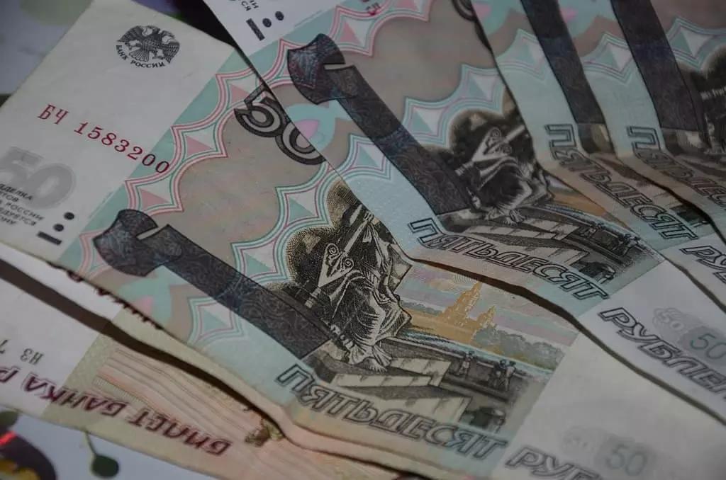 Ricordati che in Russia non si usa l'euro, ma i rubli.