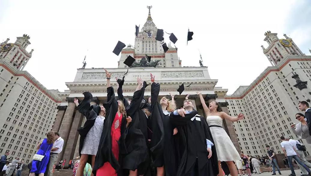 Se vuoi andare a studiare in Russia dovrai scegliere l'università adatta e il nostro consiglio è controllare sul sito del ministero russo per l'istruzione e scegliere gli atenei di fama internazionale che hanno un alloggio per studenti.