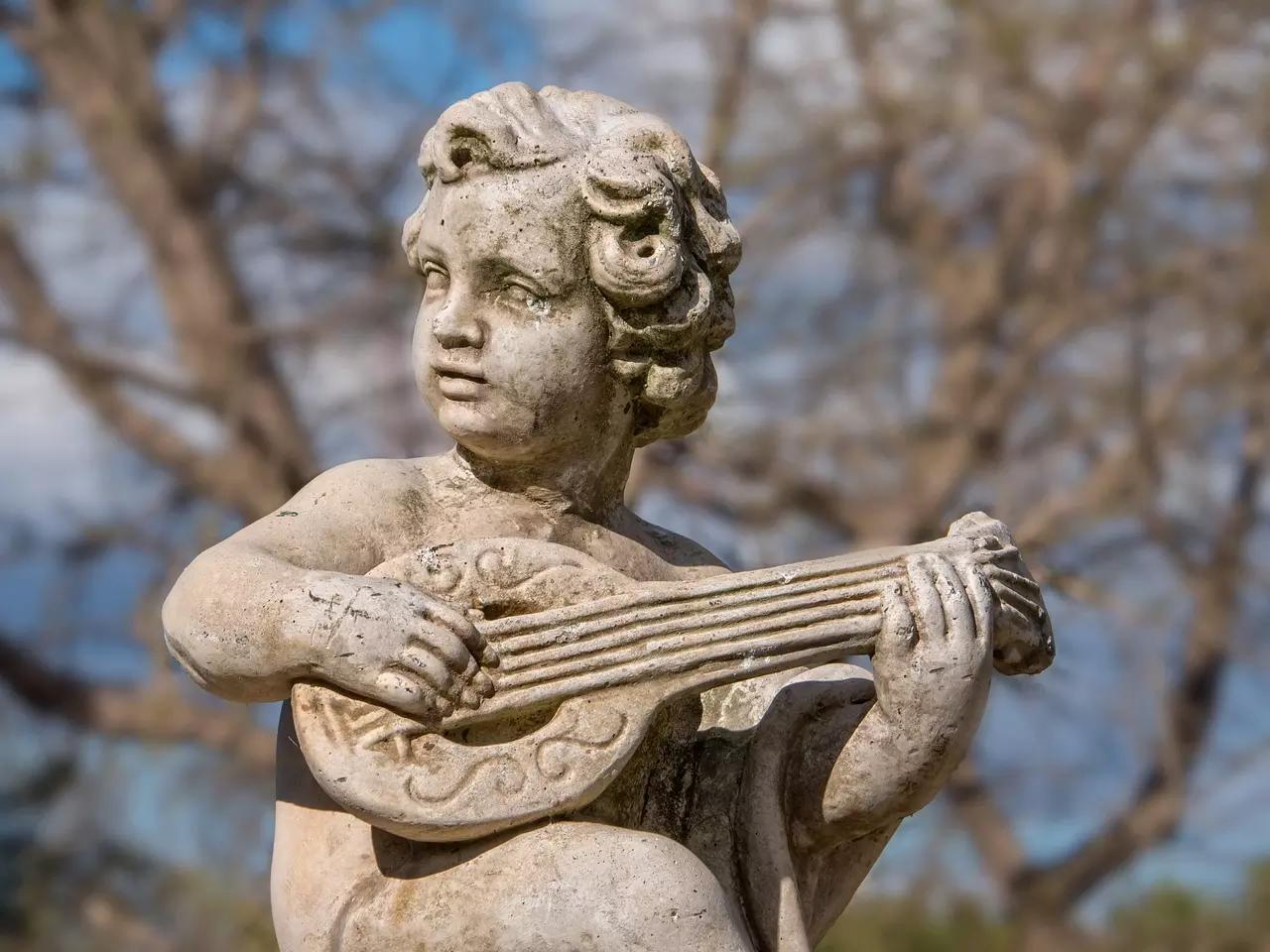 Il liuto è l'antenato della chitarra. 