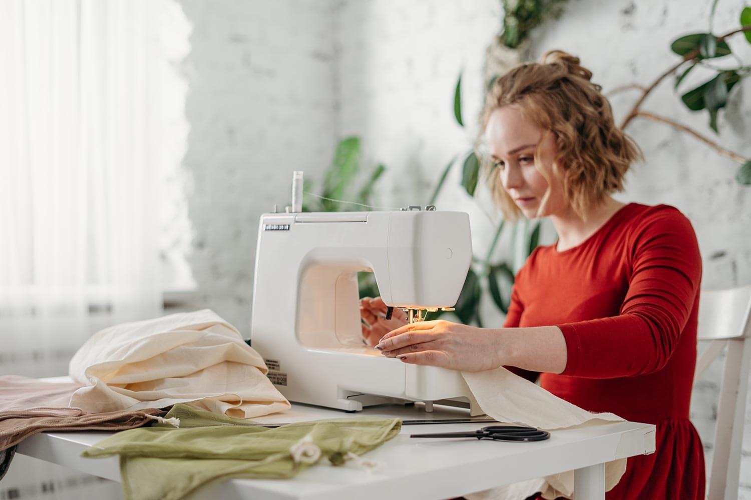 Se vuoi conoscere i segreti della taglia e cuci puoi cercare un corso online.