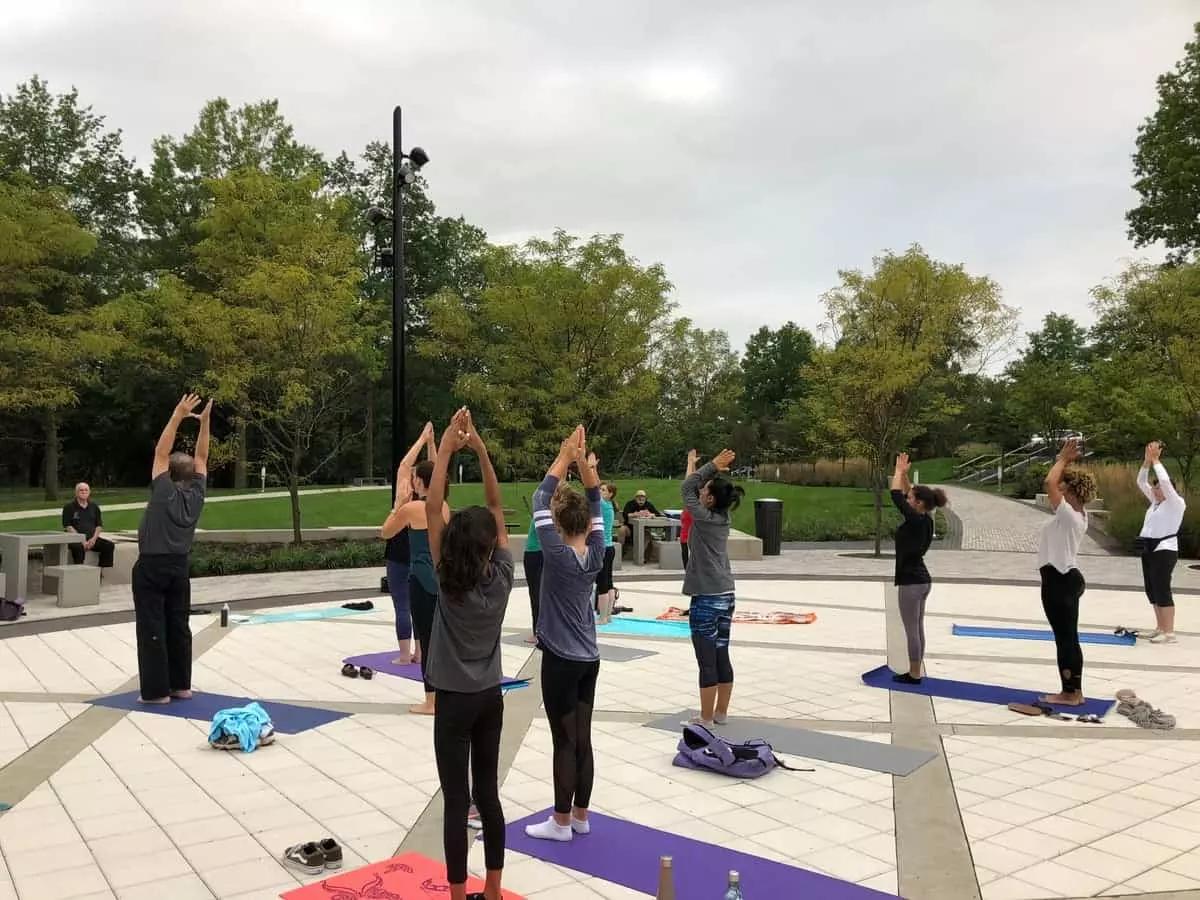 Il primo passo per insegnare yoga è imparare i segreti di quest'arte antichissima.