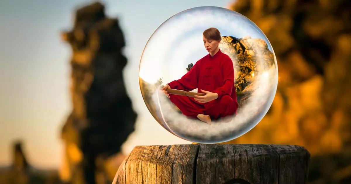 E' possibile insegnare yoga senza certificazioni ma in questa disciplina si richiede la formazione continua presso altri yogi o con esperienze di vita.