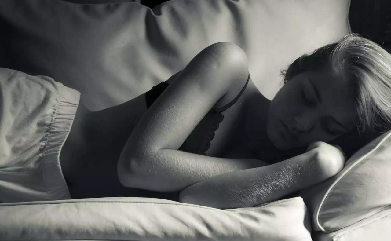 Non te lo aspetteresti, ma anche il sonno aiuta la meditazione!