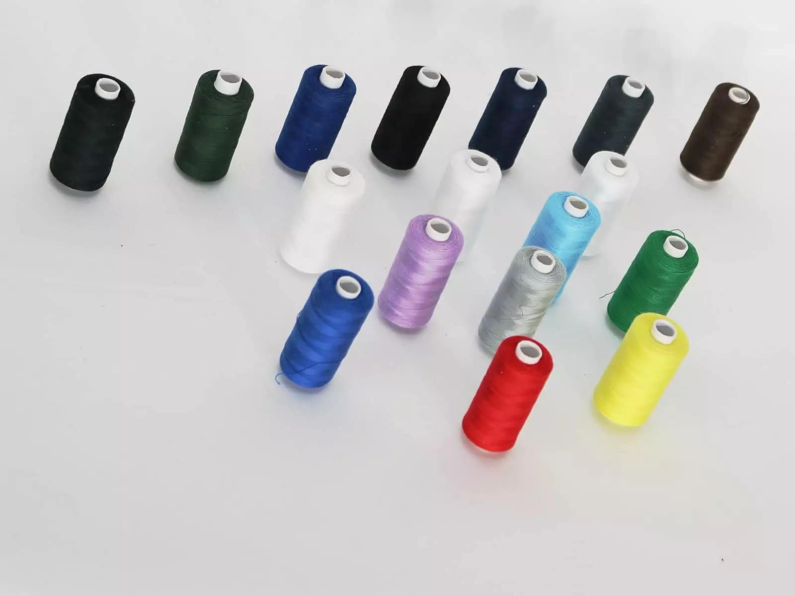 Trovi un corso di cucito su uno dei tanti libri per principianti e non, sui blog di sartoria, sui video tutorial e corsi online, m apuoi sempre contattare un insegnante privato per lezioni su misura.