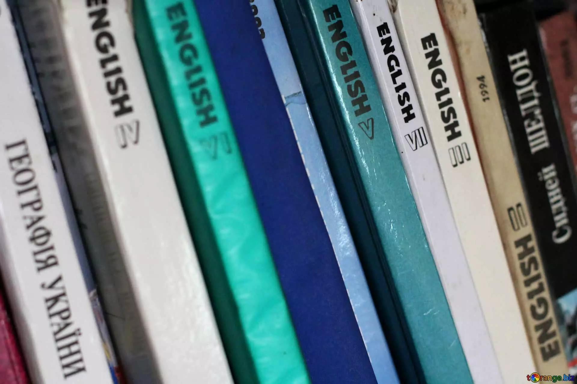Con un manuale di inglese puoi toglierti dei dubbi sulla grammatica.