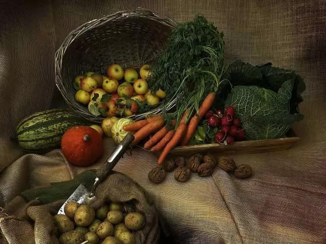 Mangiare in silenzio aiuta a realizzare meglio cosa significa nutrirsi. 