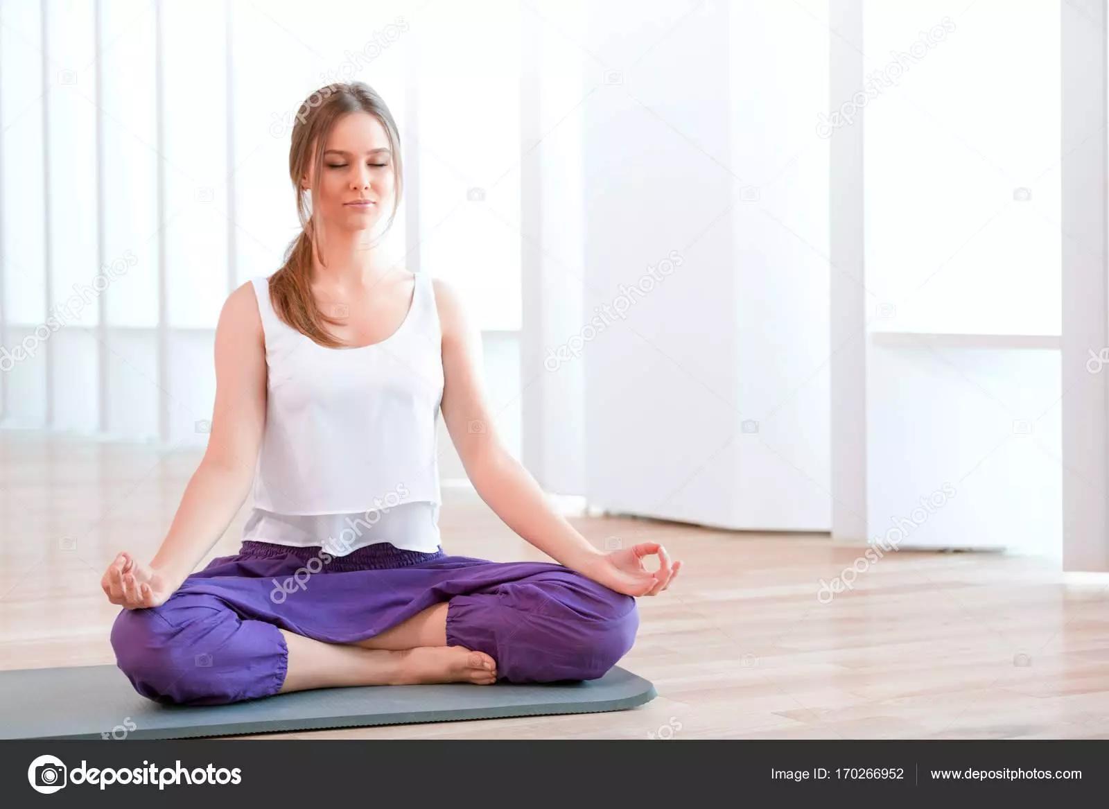 Un buon maestro di yoga, come prima cosa, ti insegnerà come respirare nel migliore dei modi possibili.