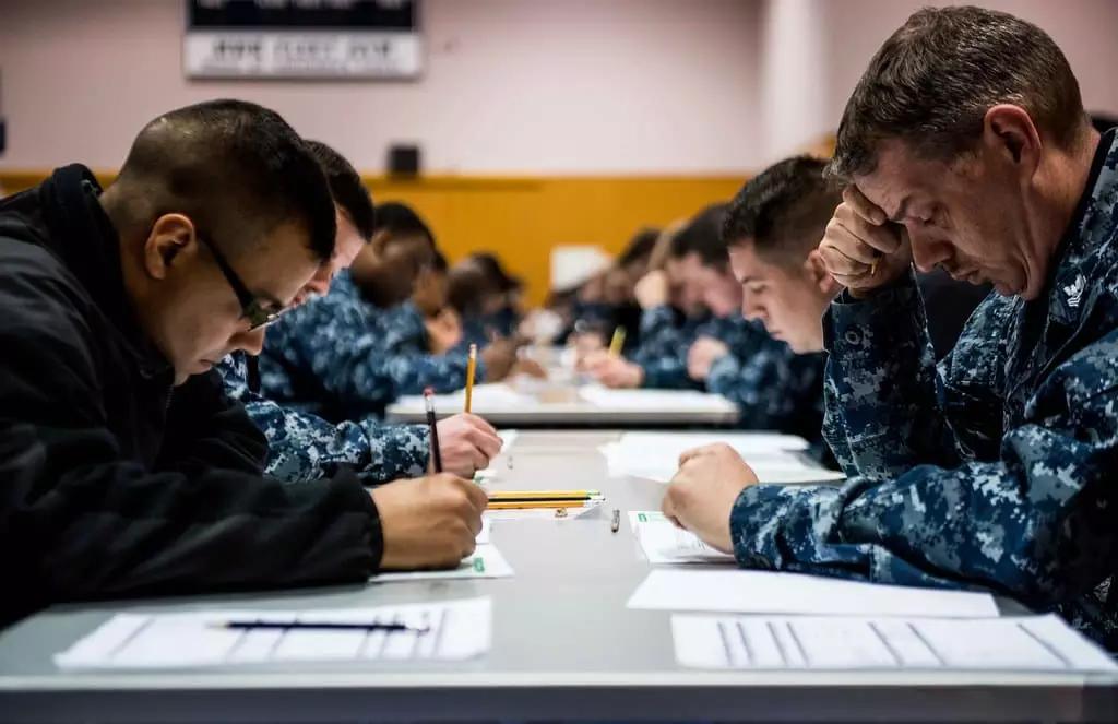 Take a test significa fare un esame nel senso di sostenerlo, non prenderlo!