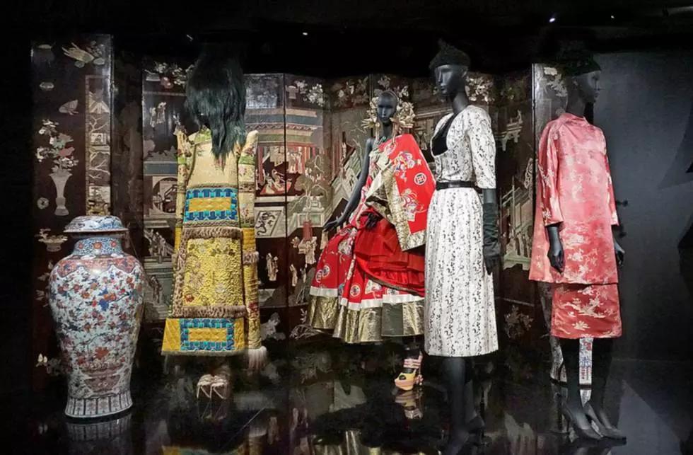 Una delle stravaganti collezioni di John Galliano.